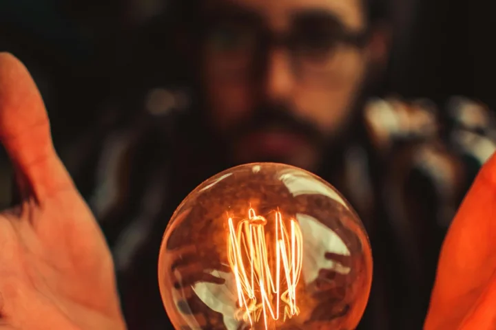 Sincronicidad y Retrocausalidad: Conexiones Clave